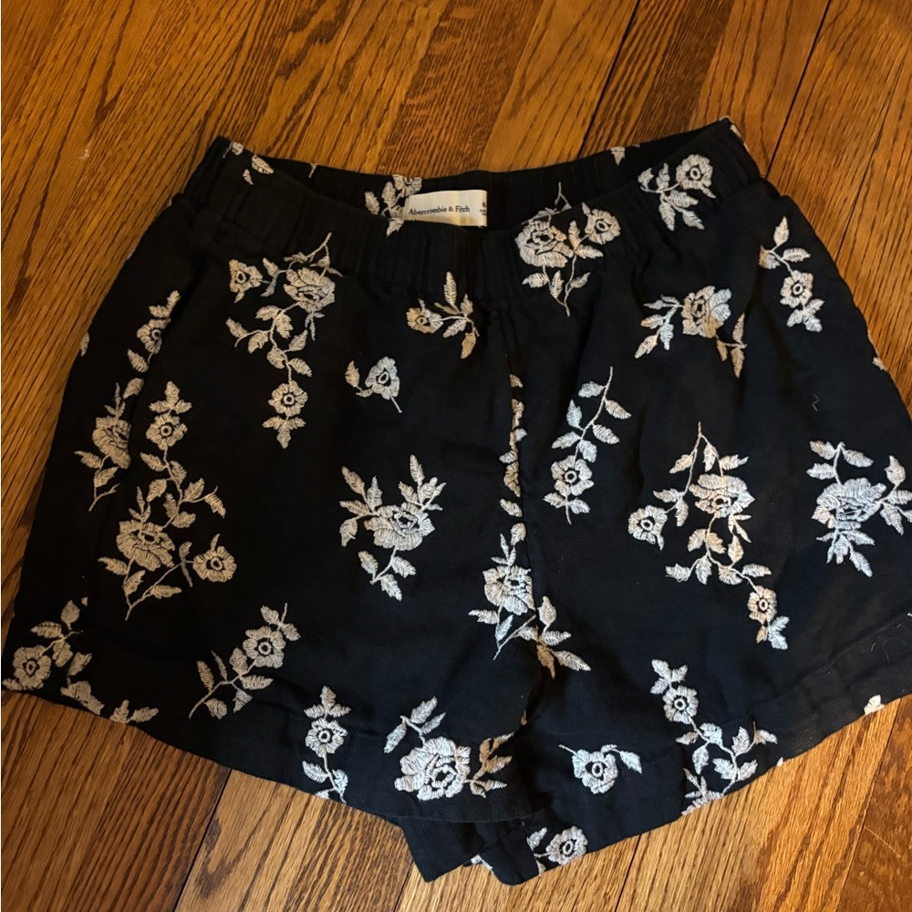 Abercrombie Shorts. Size M.